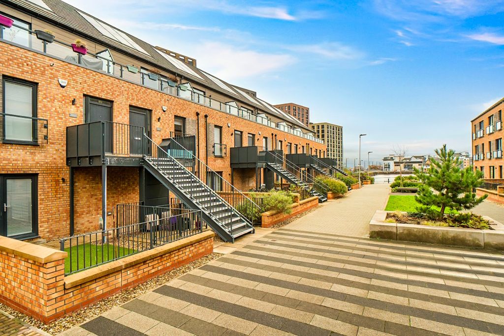 Property photo 1 of 18 4684461