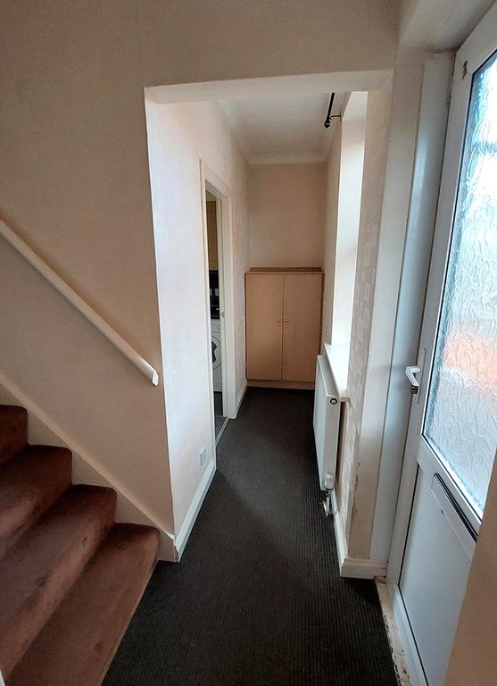 Property photo 2 of 11 Entrance Hall