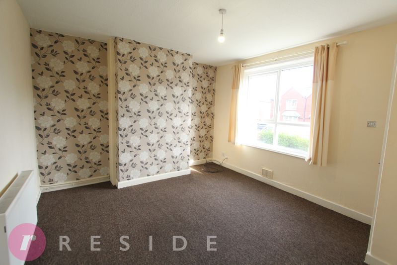 Property photo 2 of 12 Lounge