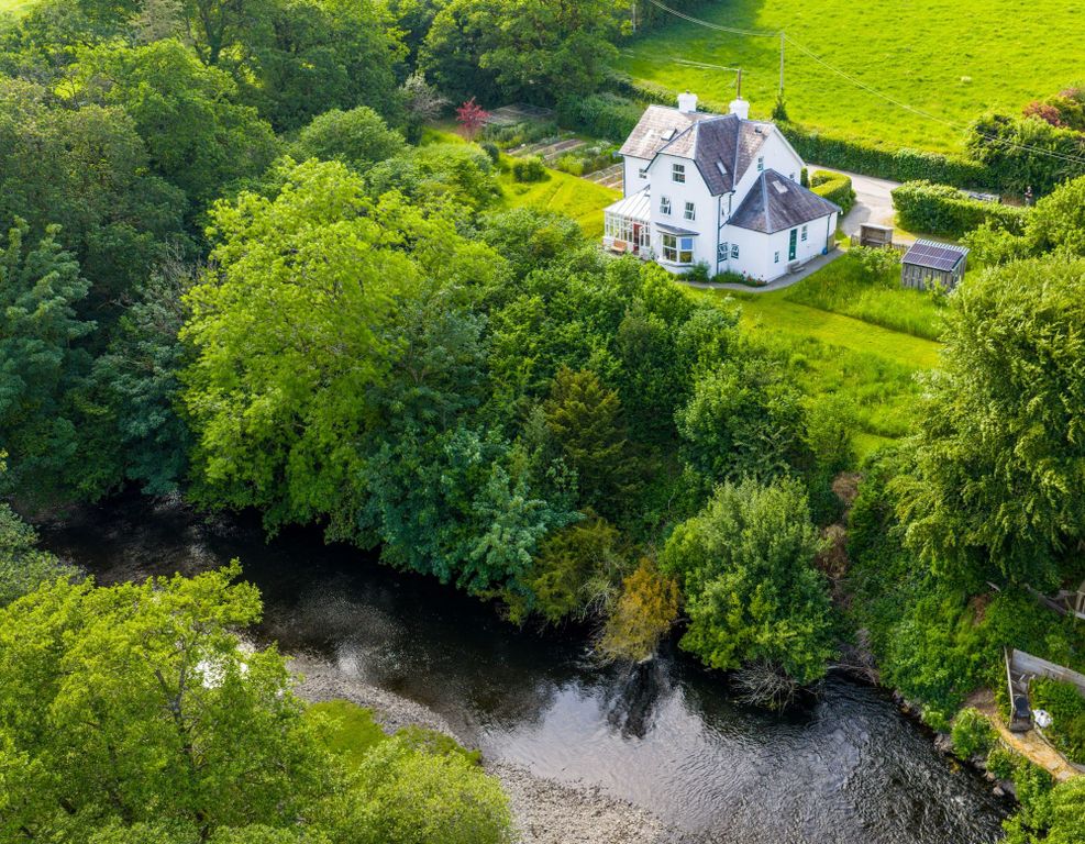 Property photo 2 of 59