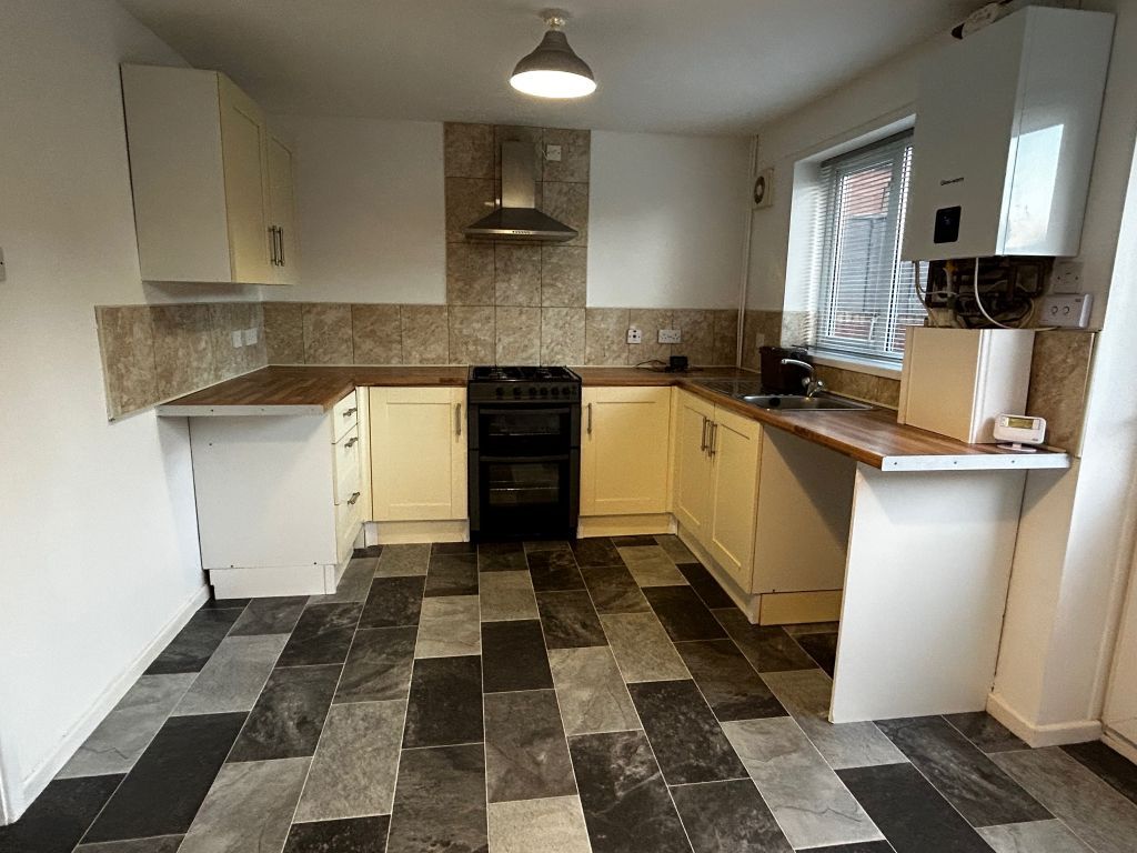 Property photo 3 of 8 Kitchen