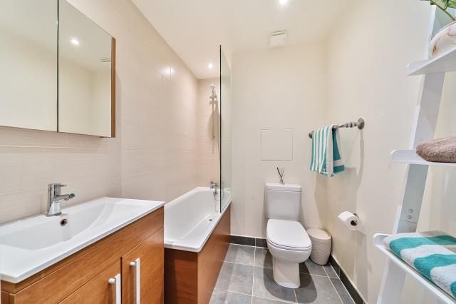 Property photo 3 of 15 Bathroom