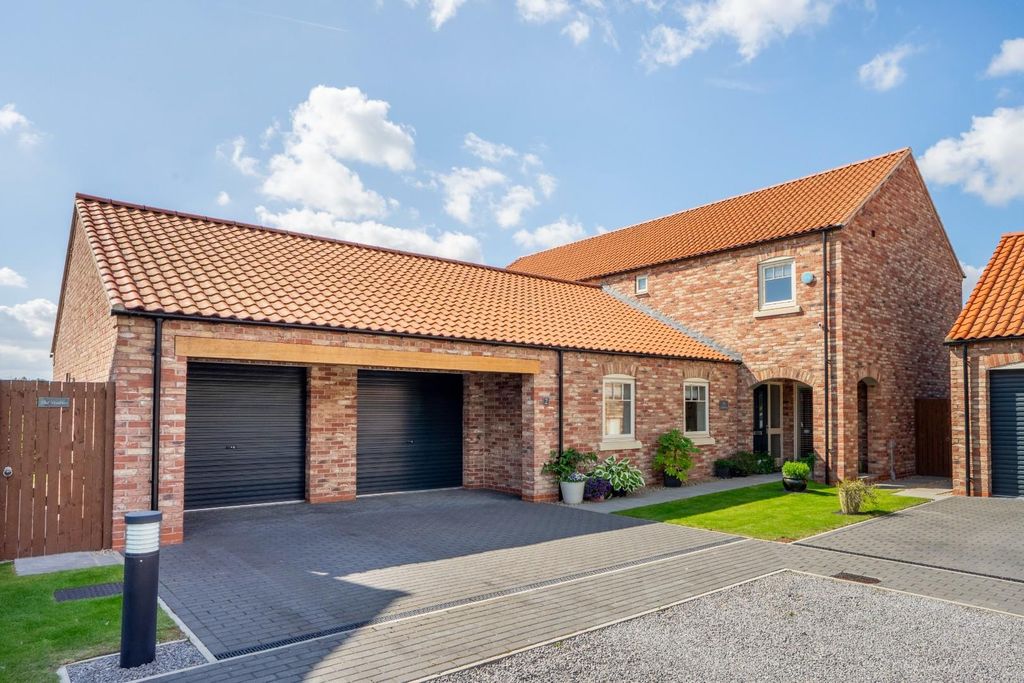 Property photo 3 of 29 2Hr-39.Jpg