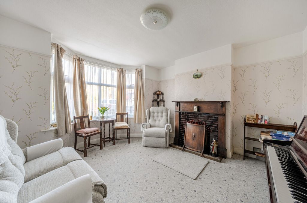 Property photo 2 of 13 1422126-25-69A960...