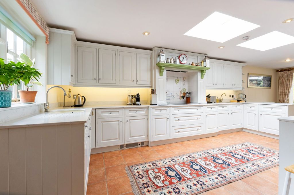 Property photo 3 of 34