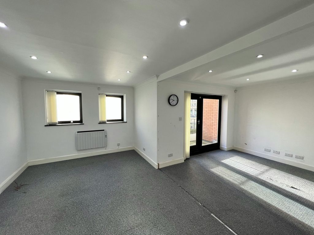 Property photo 3 of 10 Openplan Main Floor