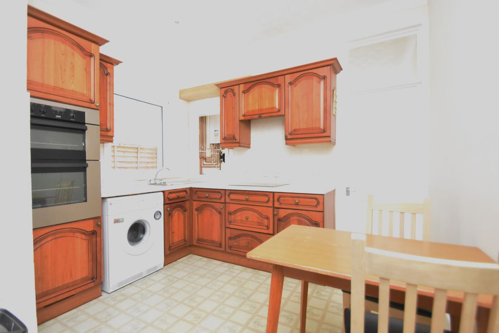 Property photo 3 of 9 Photo 05