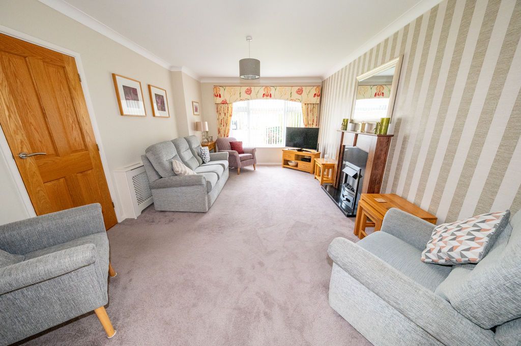 Property photo 2 of 15 Photo 11