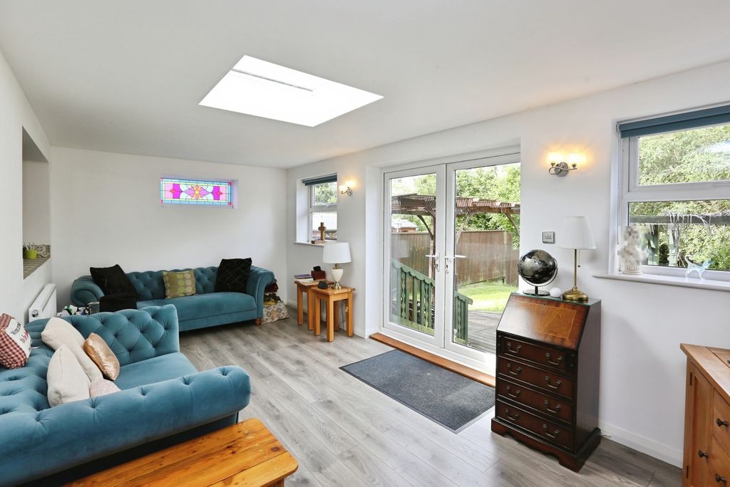 Property photo 3 of 12 Pbox-Img.Jpg