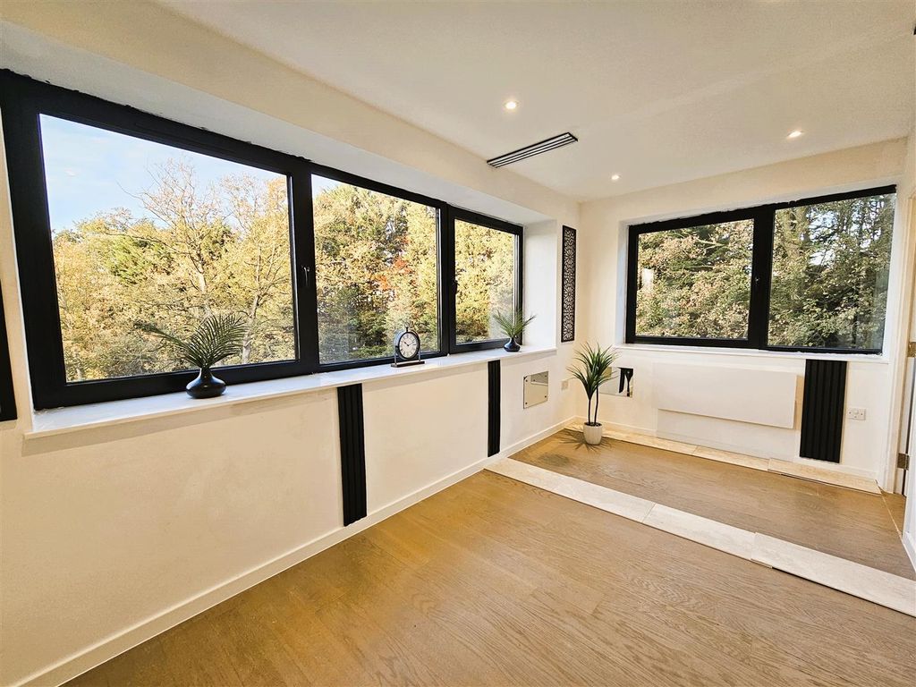 Property photo 2 of 11 Living1.Jpg