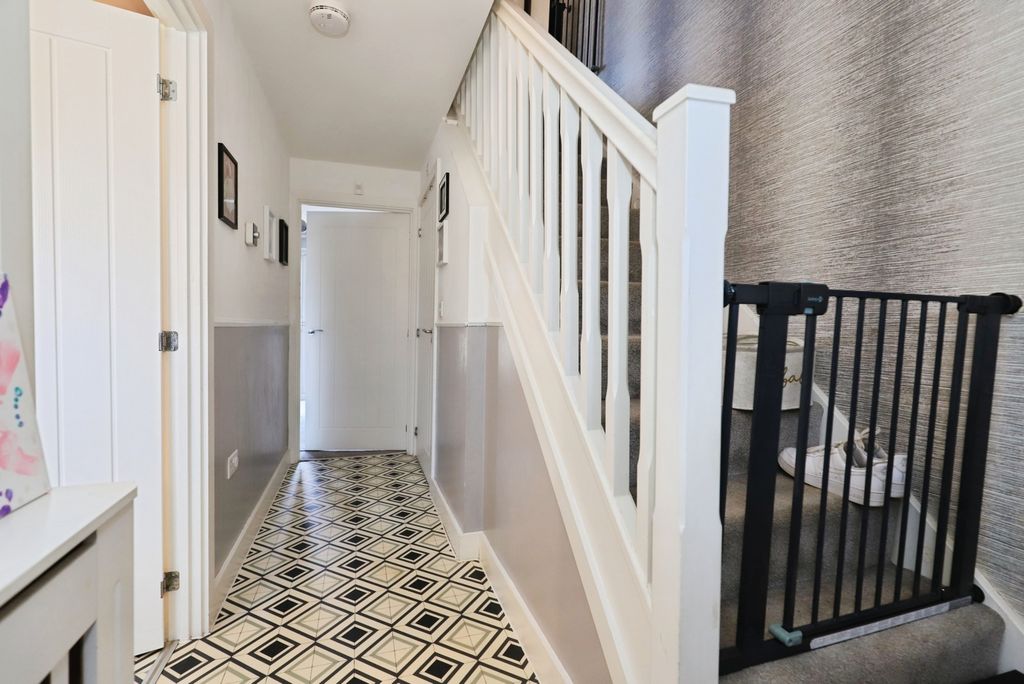 Property photo 3 of 19 Pbox-Img.Jpg