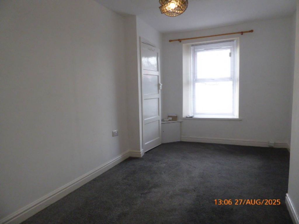 Property photo 3 of 9 P1380552