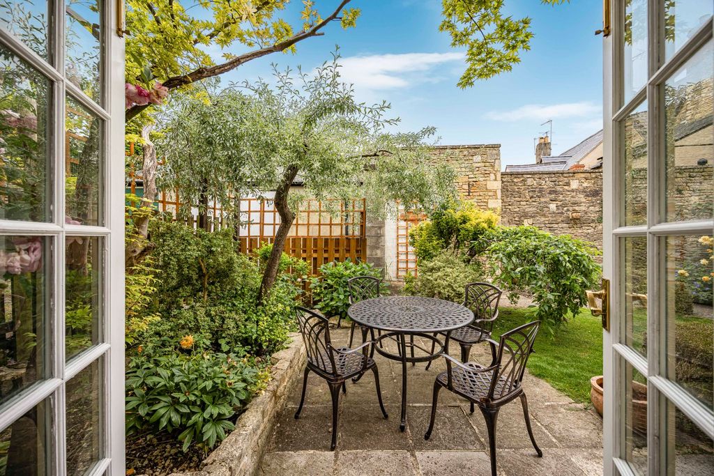 Property photo 2 of 29 Picture No. 50