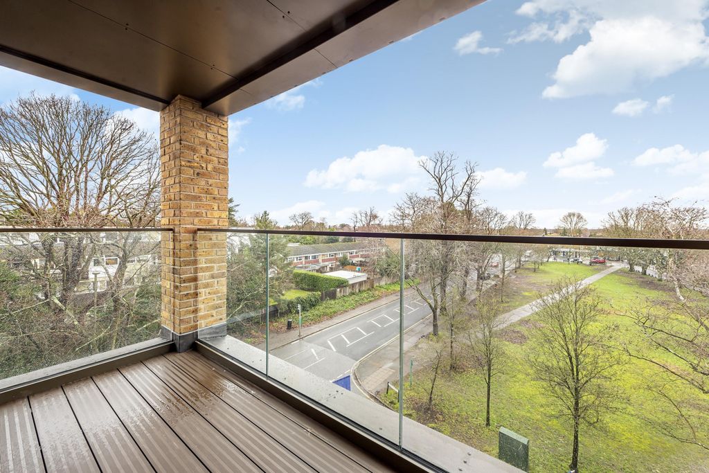 Property photo 3 of 9 Balcony