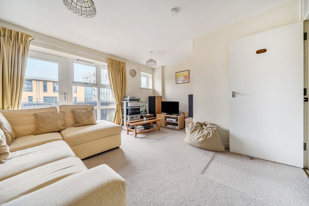 Property photo 2 of 15 Picture No. 21