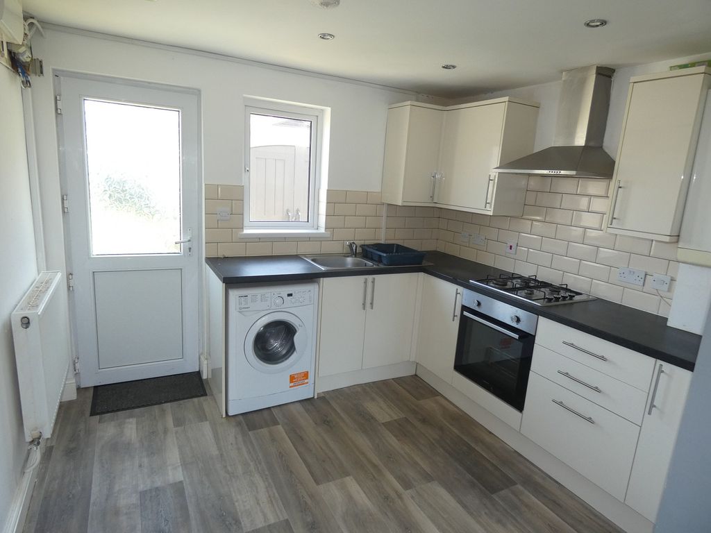 Property photo 3 of 9 Kitchen