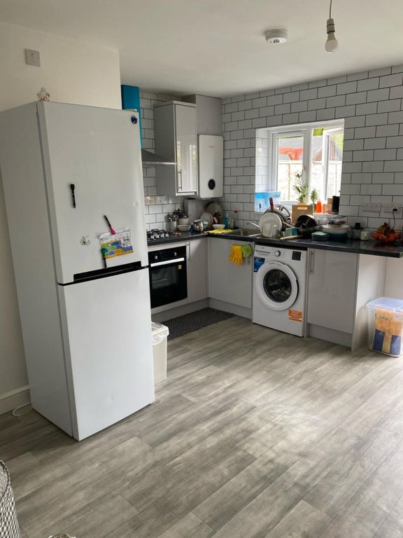 Property photo 2 of 8 Kitchen