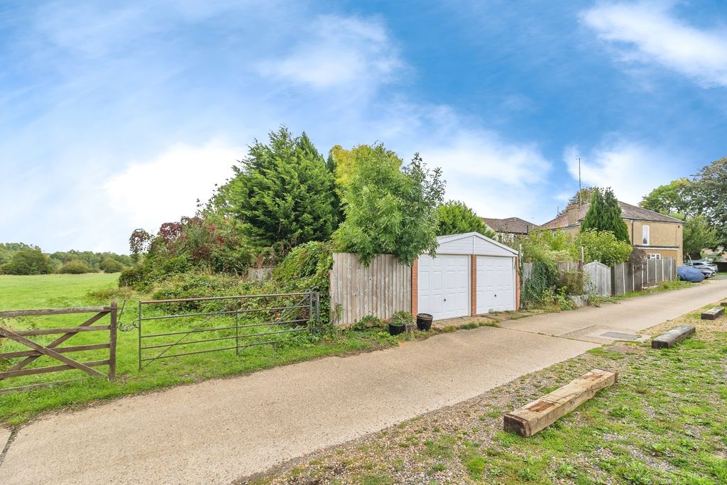Property photo 3 of 17 Photo