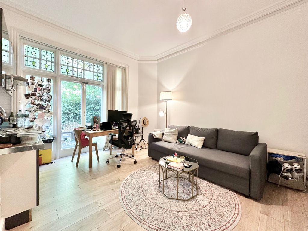 Property photo 1 of 11 Studio Flat For Rent In Belsize Park