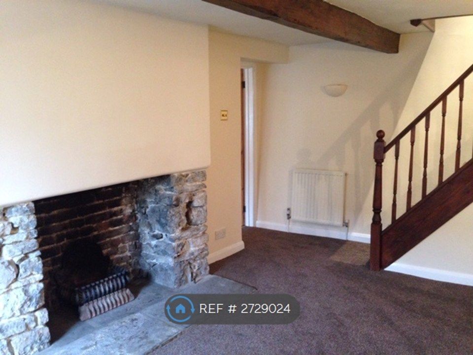 Property photo 2 of 22 Living Room