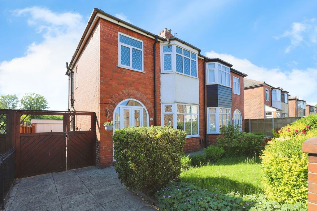 Property photo 1 of 32