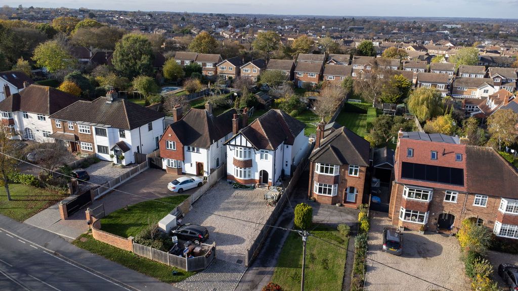 Property photo 2 of 18