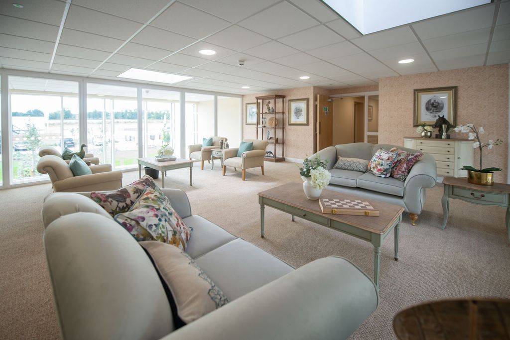 Property photo 2 of 18 Communal Lounge
