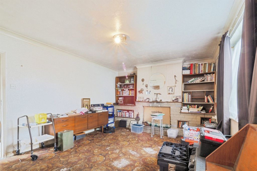 Property photo 2 of 12