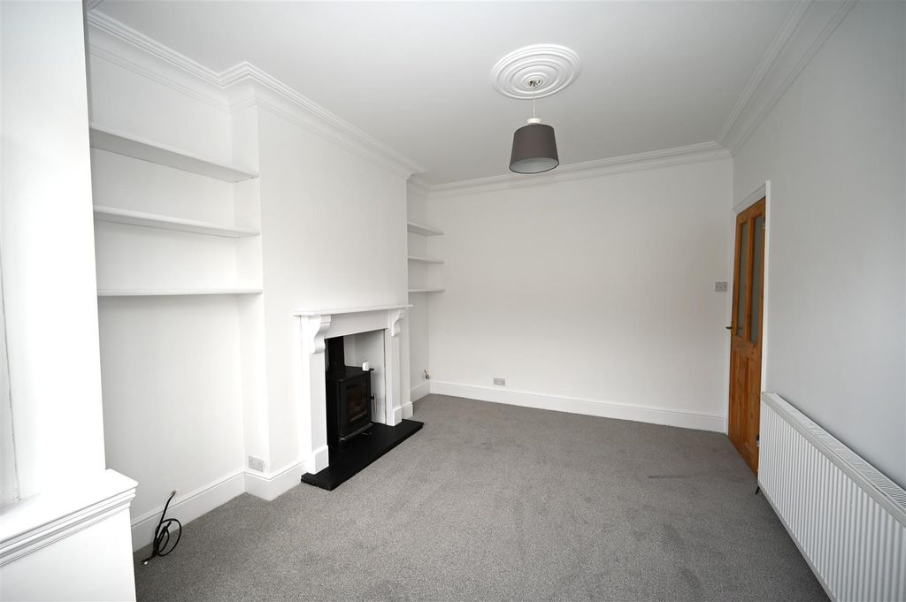 Property photo 3 of 18 Lounge 3.Jpg