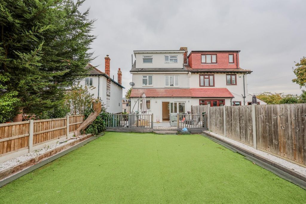 Property photo 3 of 23