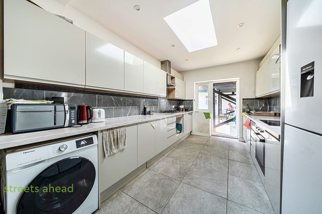 Property photo 3 of 21 30Fe14A0-9811-459...