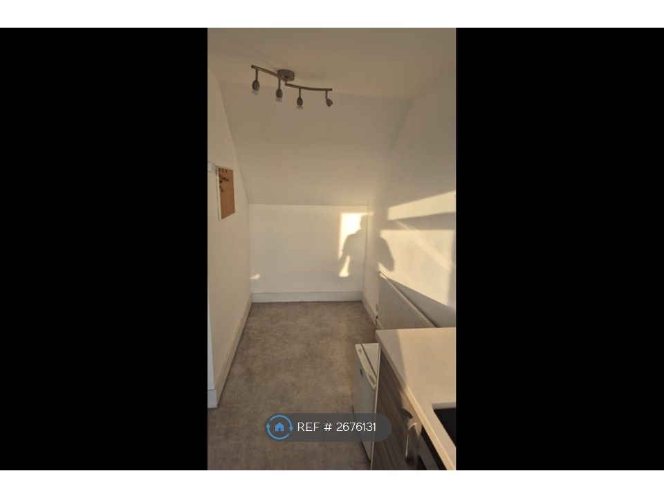 Property photo 3 of 19 Kitchen Dining Area