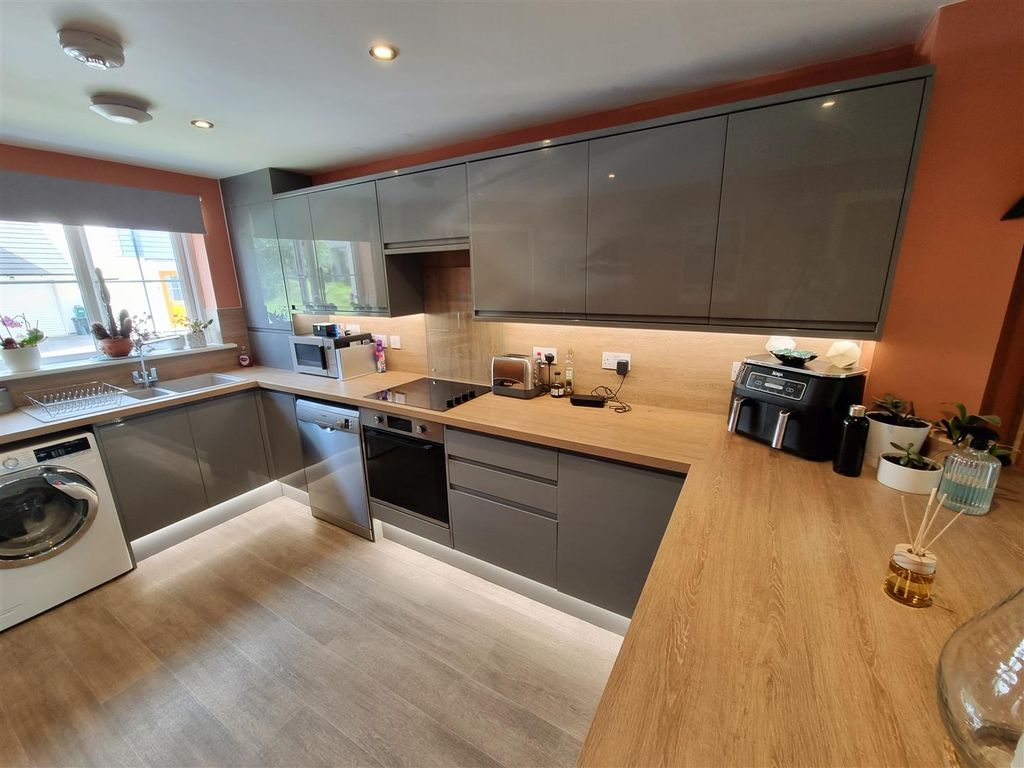 Property photo 2 of 13 Kitchen.Jpg