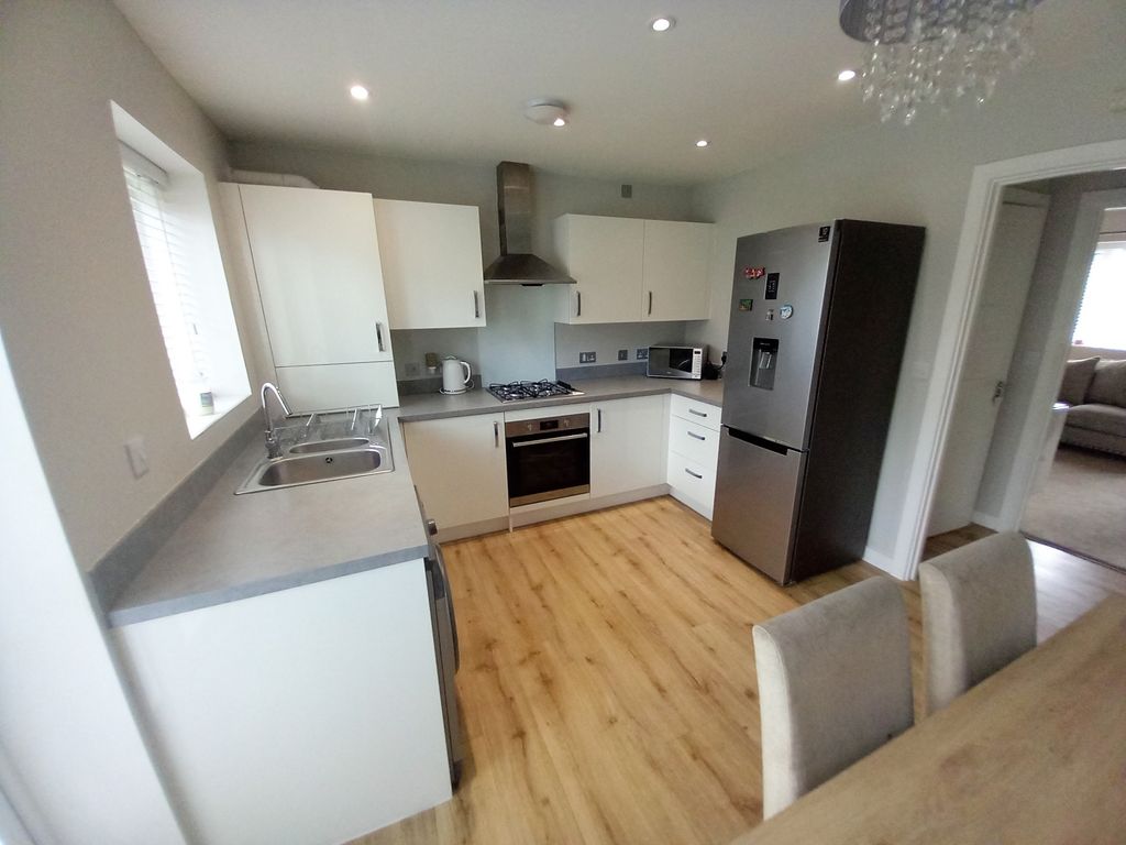 Property photo 2 of 14 Dining Kitchen