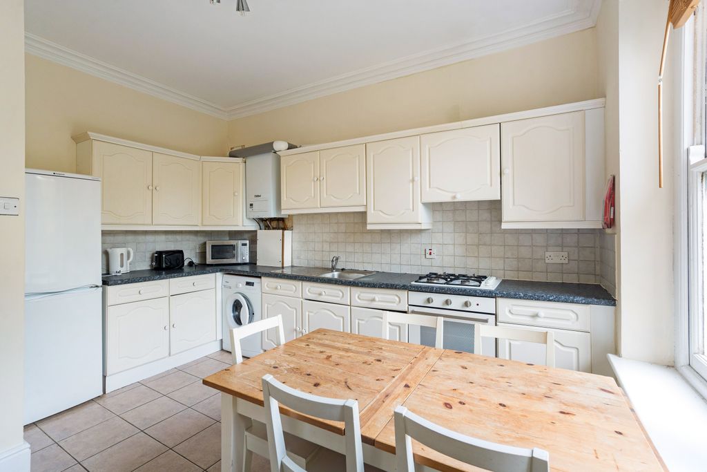 Property photo 2 of 10 Kitchen
