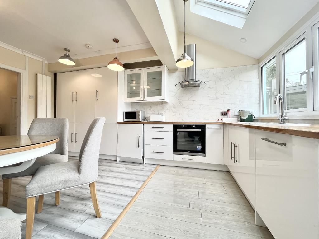 Property photo 2 of 11 Kitchen