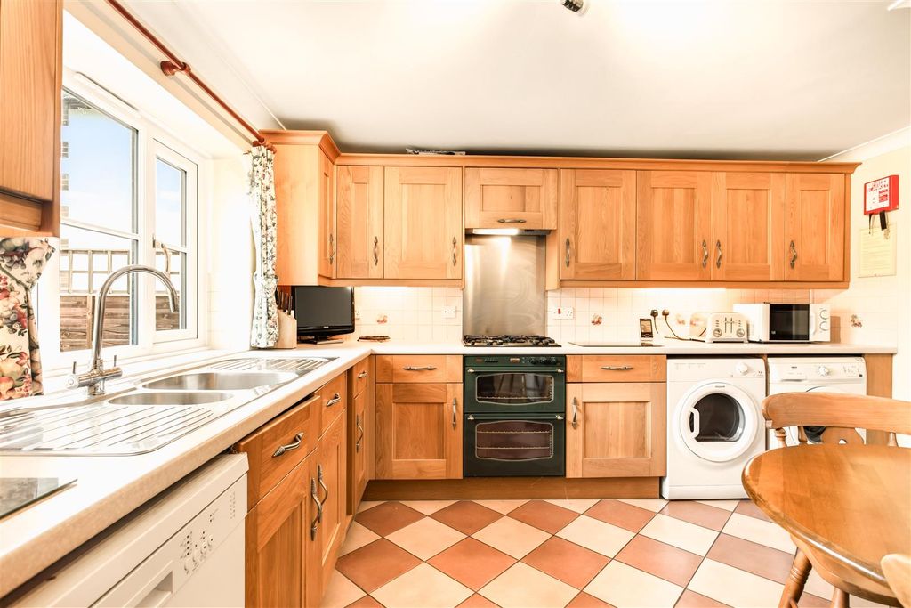 Property photo 3 of 19 Kitchen 2.Jpg