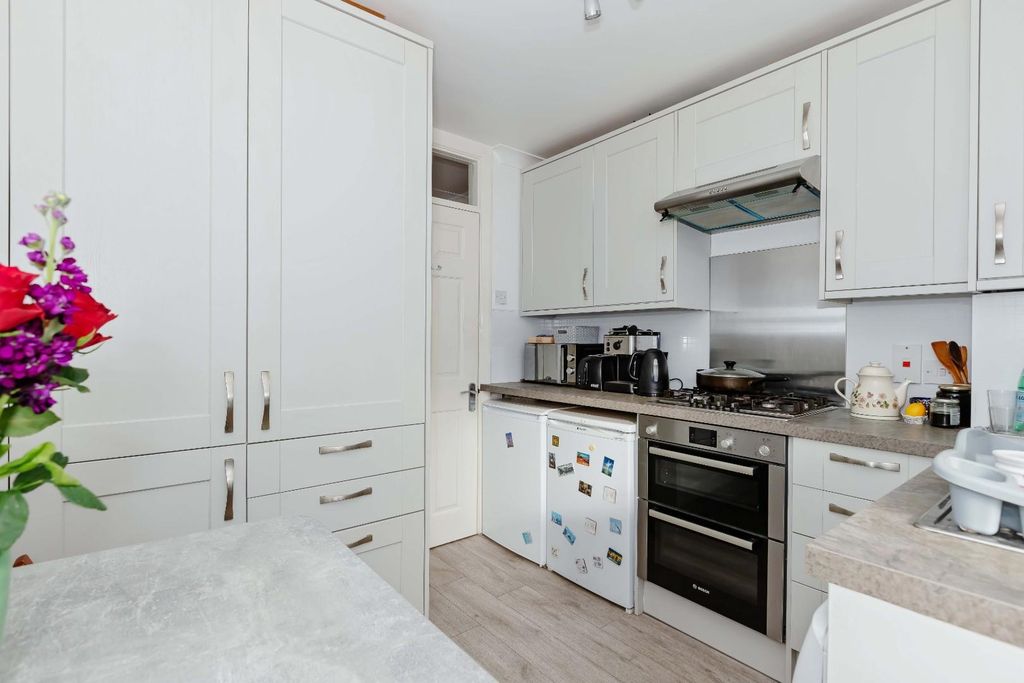 Property photo 3 of 12 Sheridan Mansions_5.Jpg