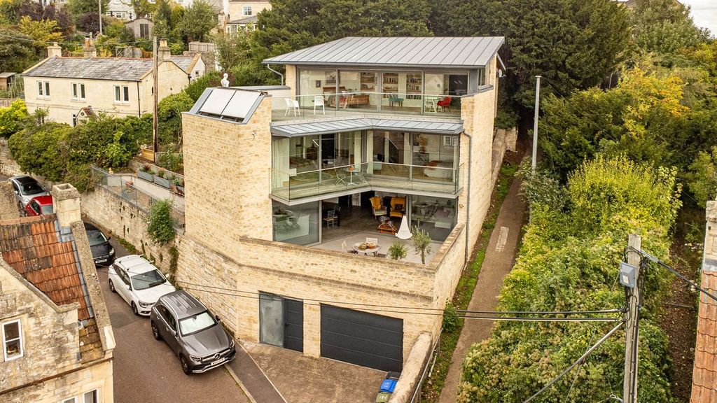 Property photo 1 of 18
