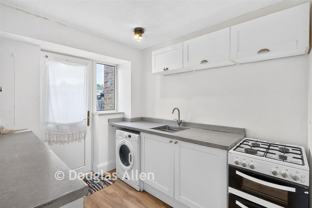 Property photo 1 of 9 Kitchen