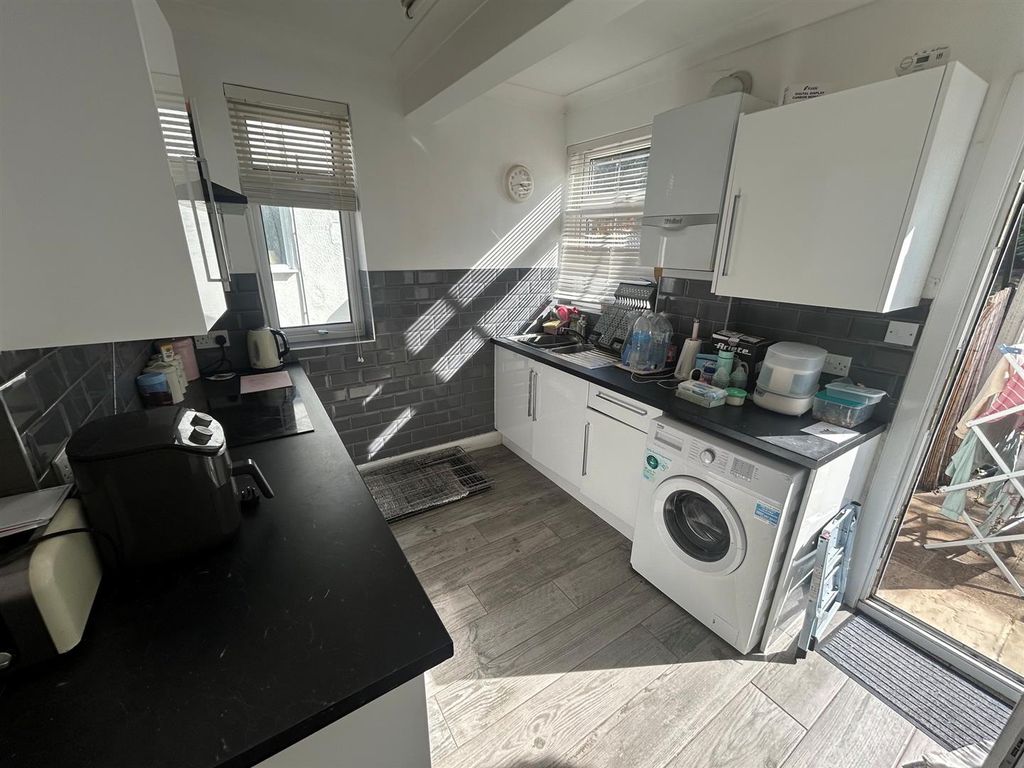 Property photo 3 of 12 Kitchen 2 - Copy.Jpg