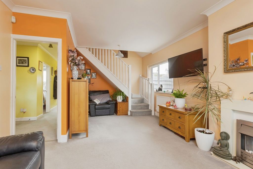 Property photo 2 of 18 Lounge