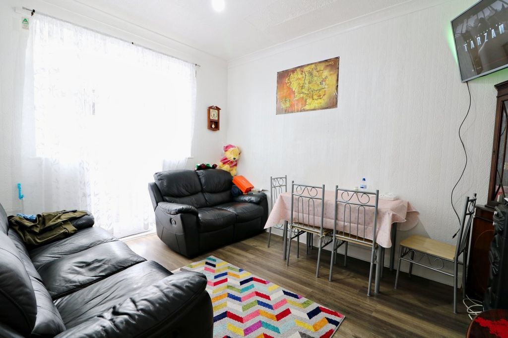 Property photo 2 of 17 Rear Reception Room