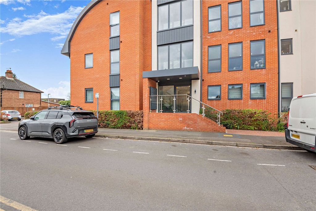 Additional image 18 of 2 bed flat for saleSt Marys Road, Newbury, Berkshire RG14