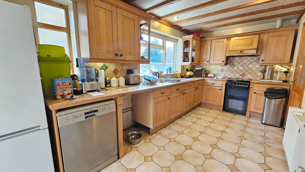 Property photo 3 of 20