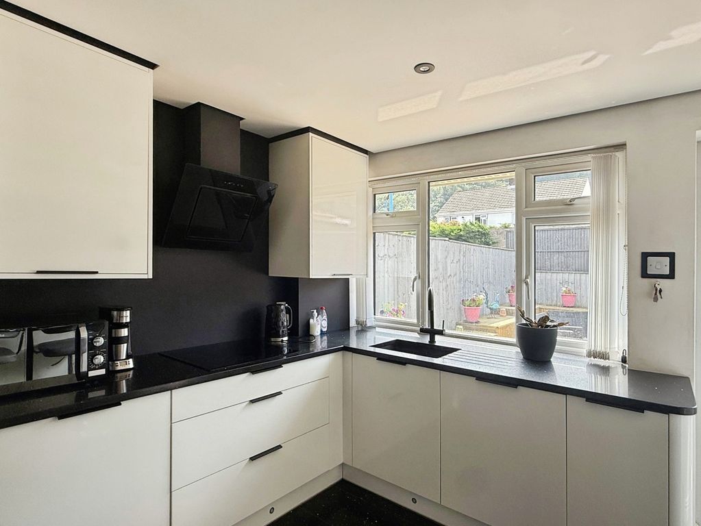 Property photo 3 of 9 3 - Kitchen