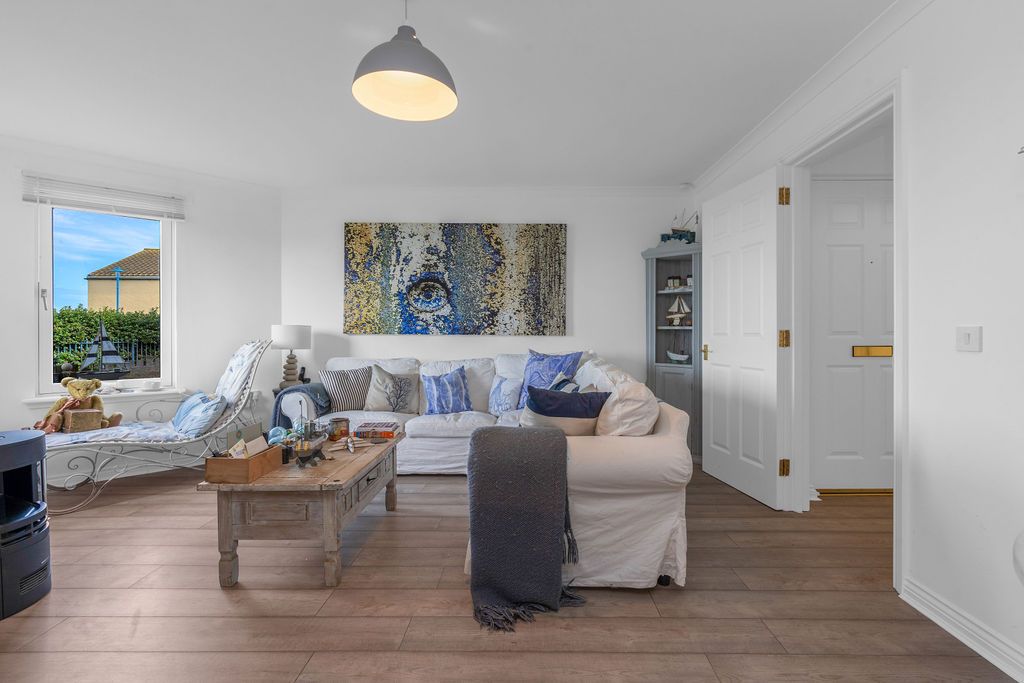 Property photo 2 of 17 Photo 2