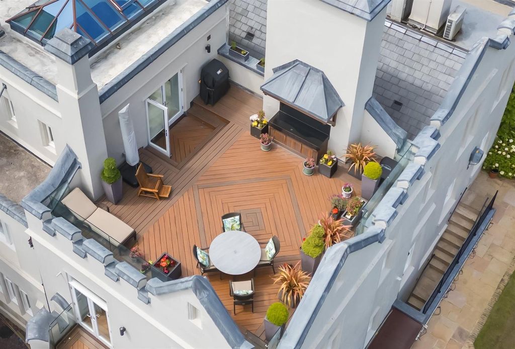 Property photo 2 of 36 Balcony.Jpg