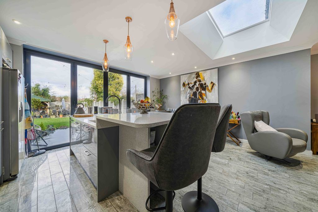 Property photo 2 of 76 Picture No. 16