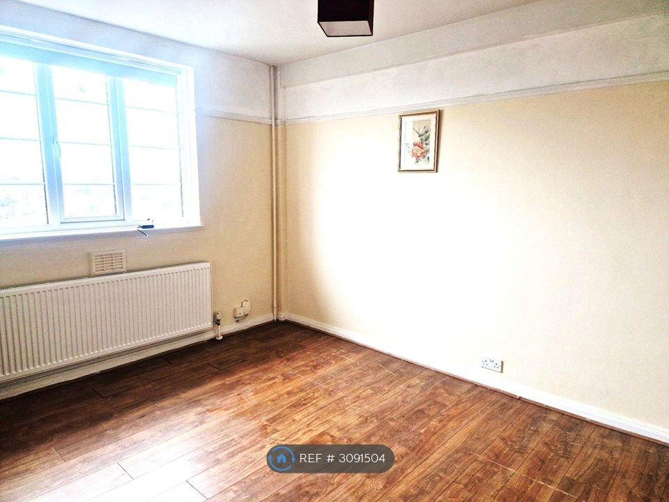 Property photo 1 of 23 Living Room